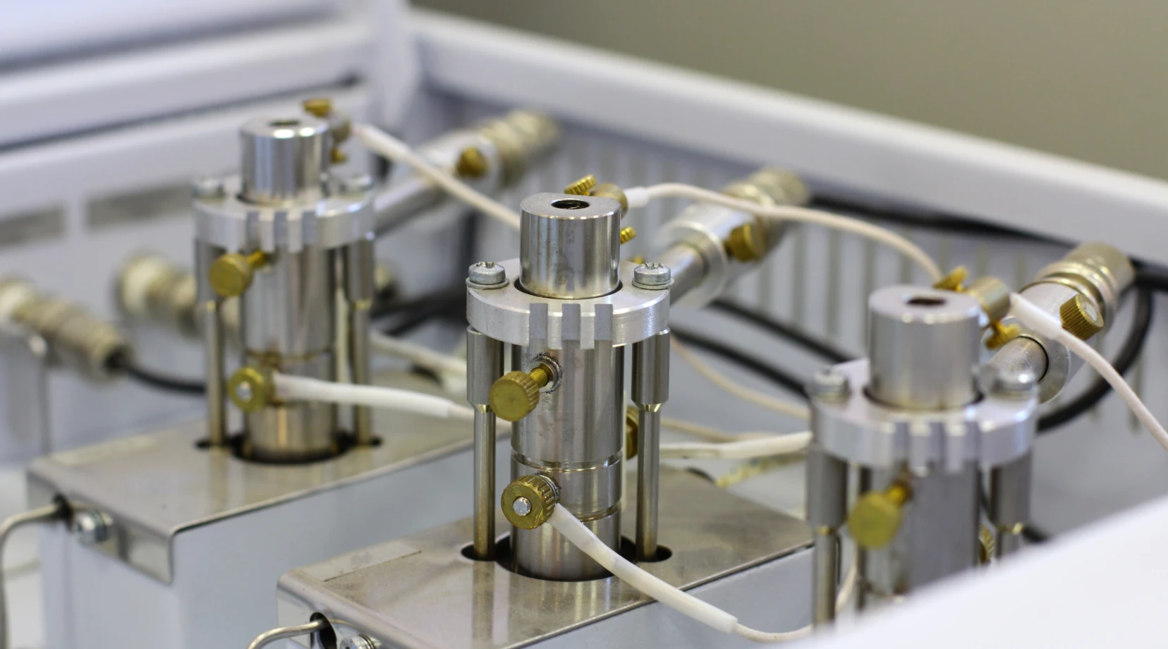 Green Hydrogen Electrolyzer Pumps: A Selection Guide for Alkaline, PEM, and AEM Balance-of-Plant