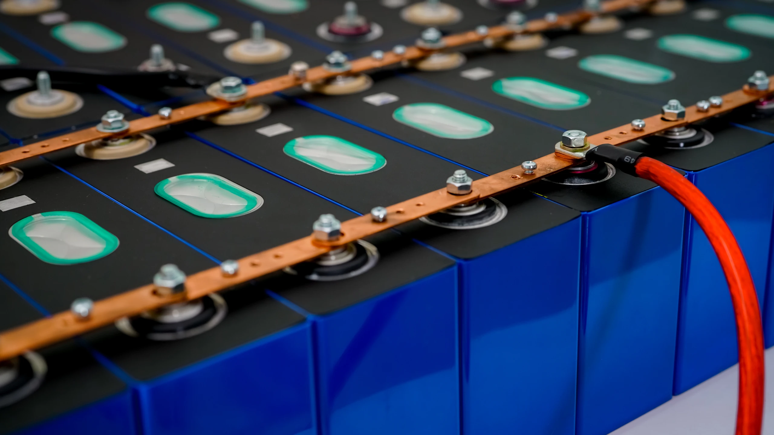 Lithium Battery Manufacturing Pumps: A Selection Guide for Electrolyte Transfer, NMP Solvent Handling, and Coating-Line Thermal Control