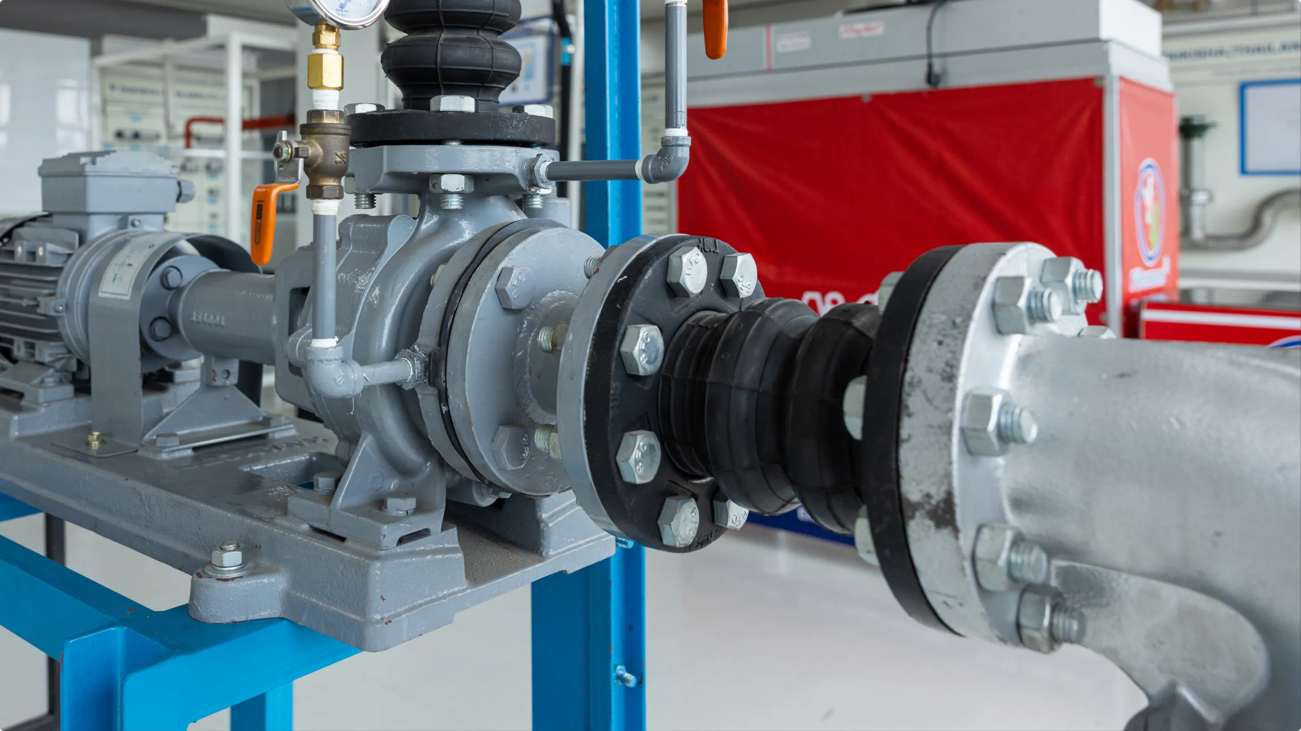 Molten Salt Heat Transfer: Sealless Pump Engineering in CSP